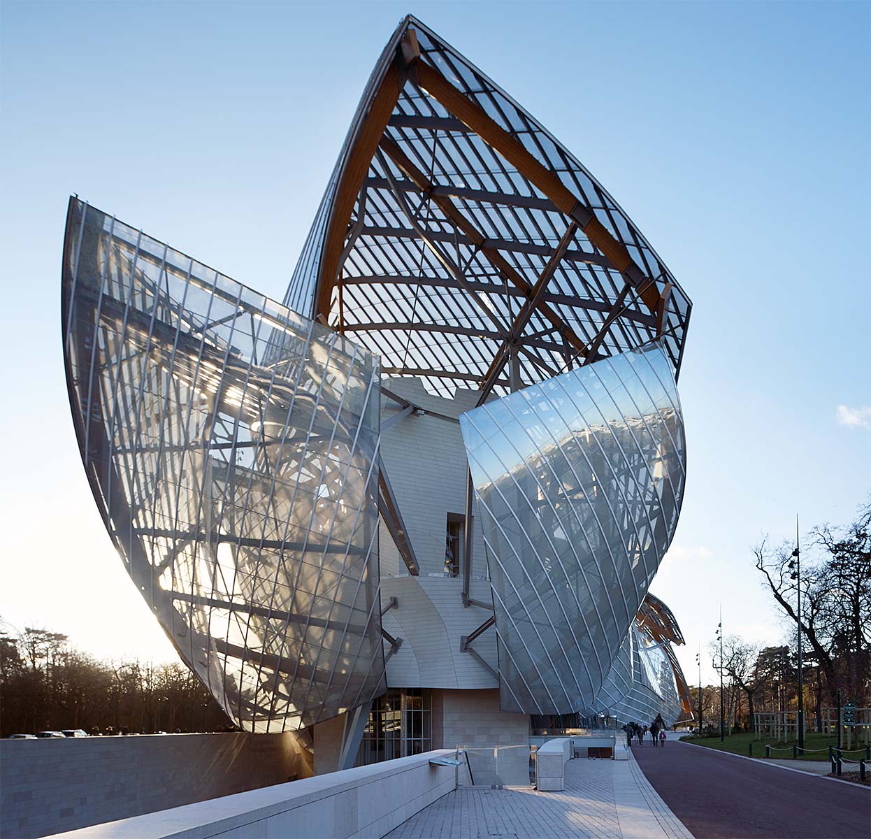 Frank Gehry - Louis Vuitton Foundation Paris, France Archives - Mikiko Kikuyama